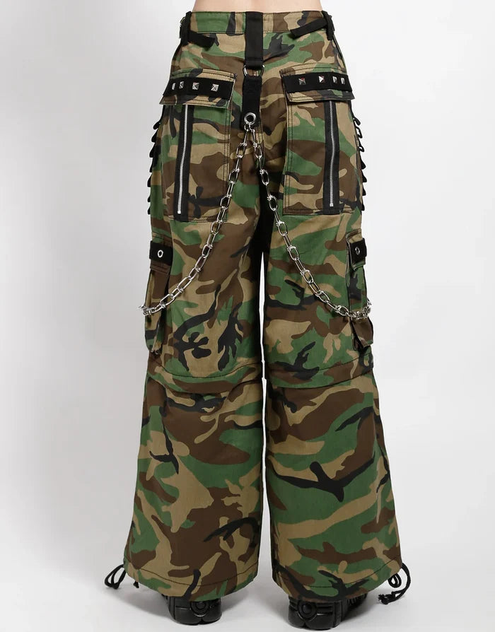 model showing back of pants