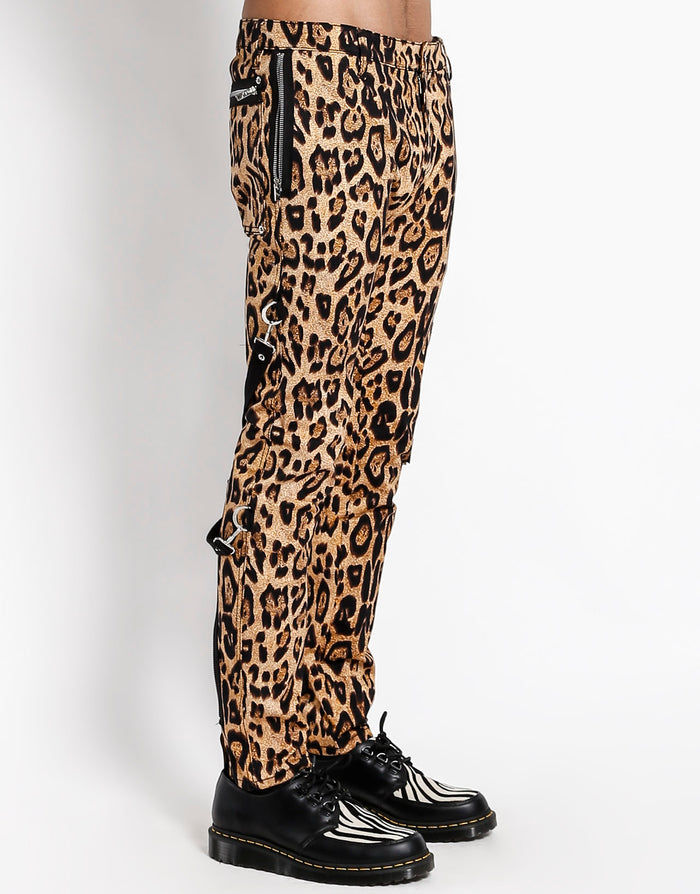 model showing side of pants