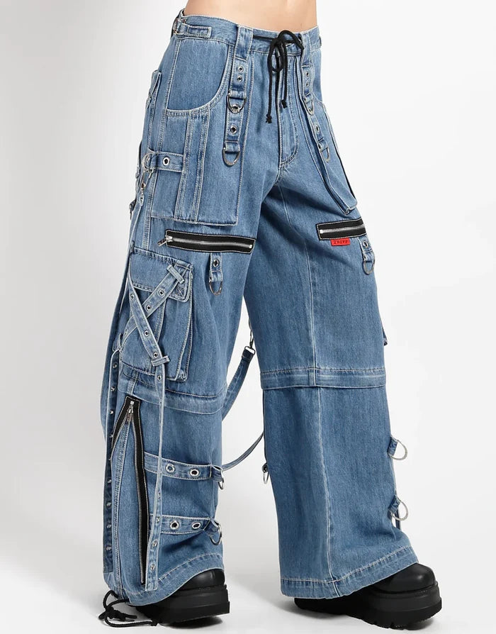 model showing side of pants