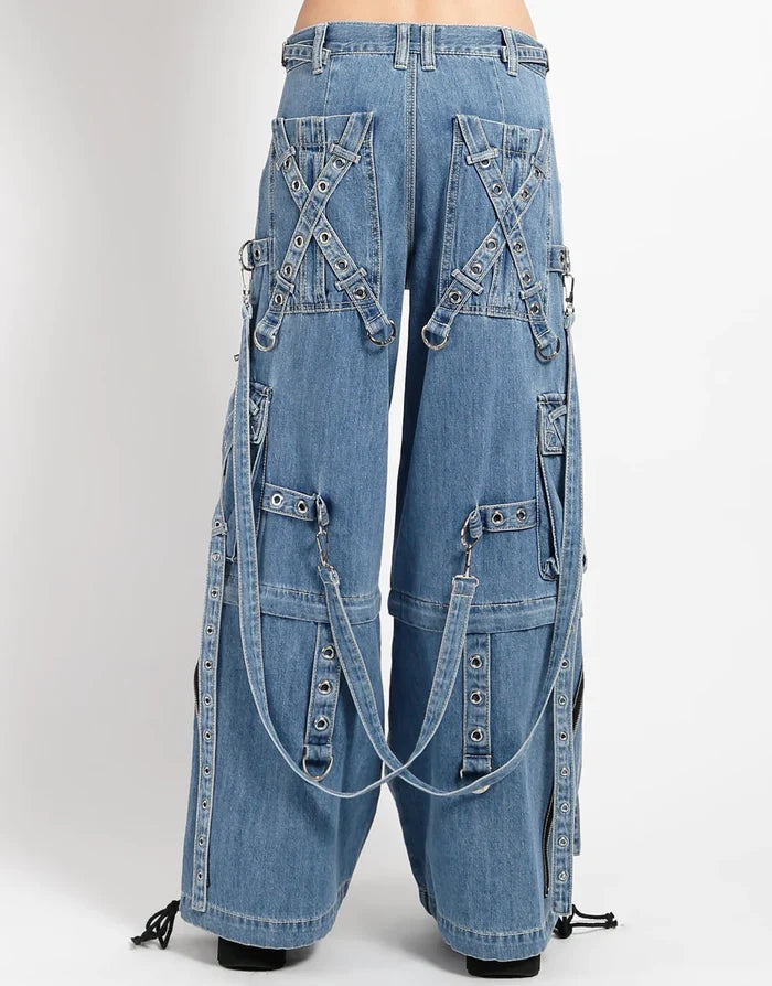 model showing back of pants
