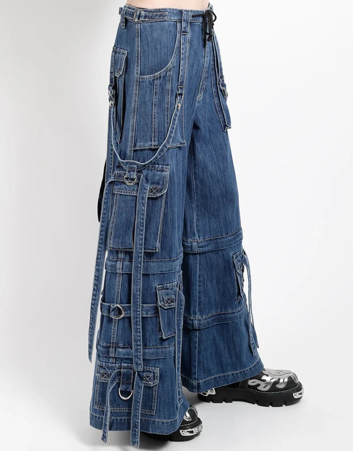 model showing side of pants
