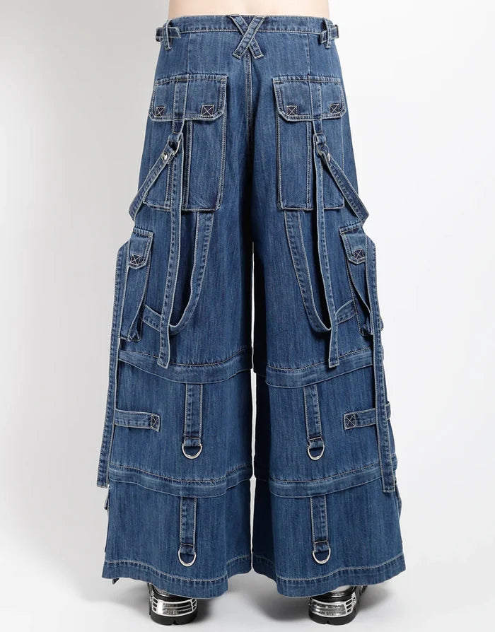 model showing back of pants