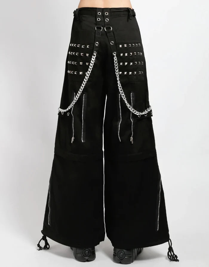model showing back of pants