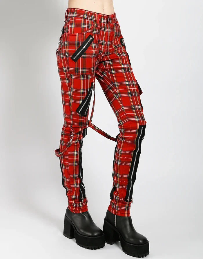 model showing side of pants