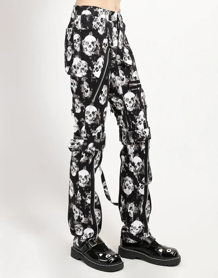 model showing side of pants