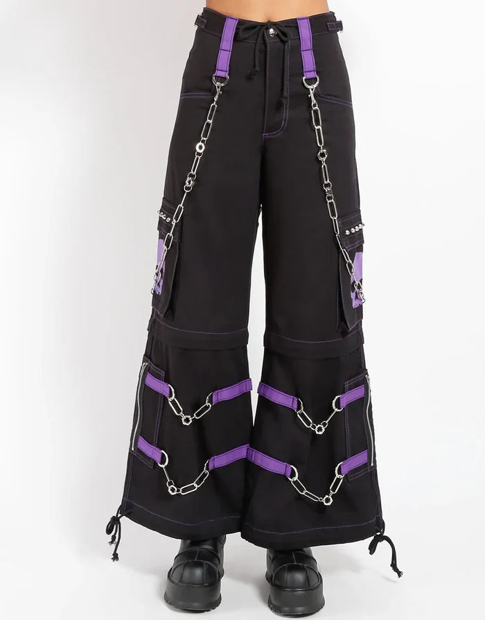 model showing front of pants