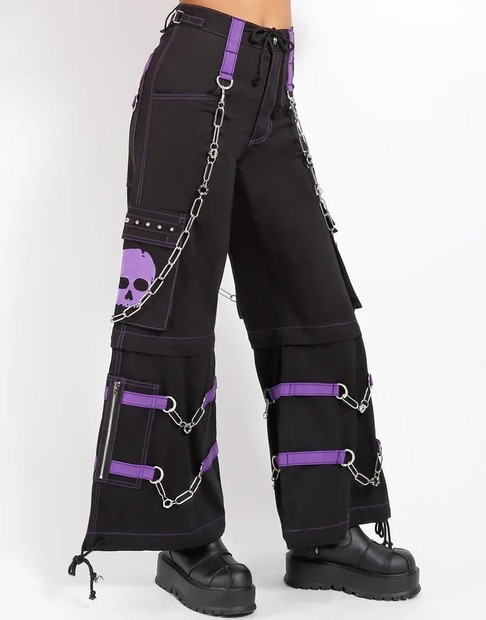 model showing side of pants