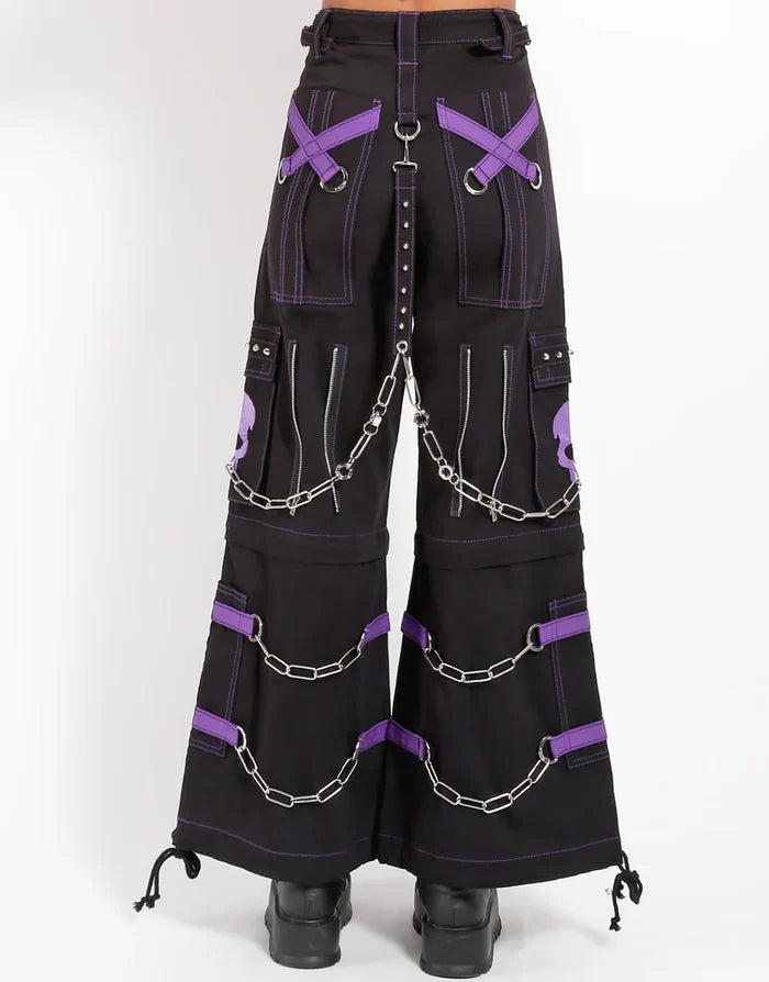 model showing back of pants