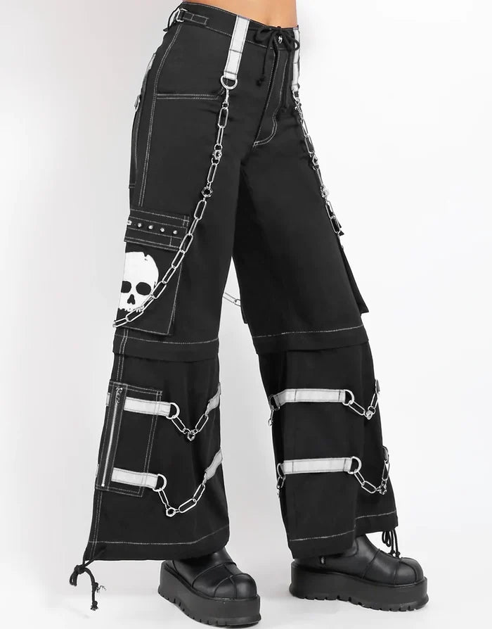 model showing side of pants