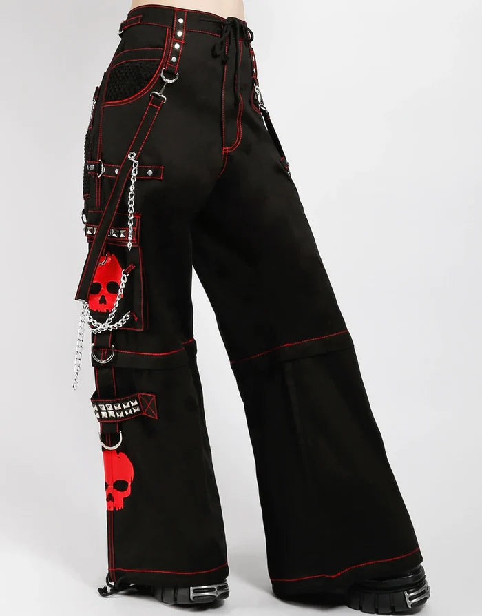 model showing side of pants