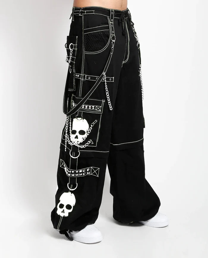 model showing side of pants