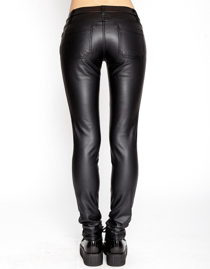 model showing back of pants