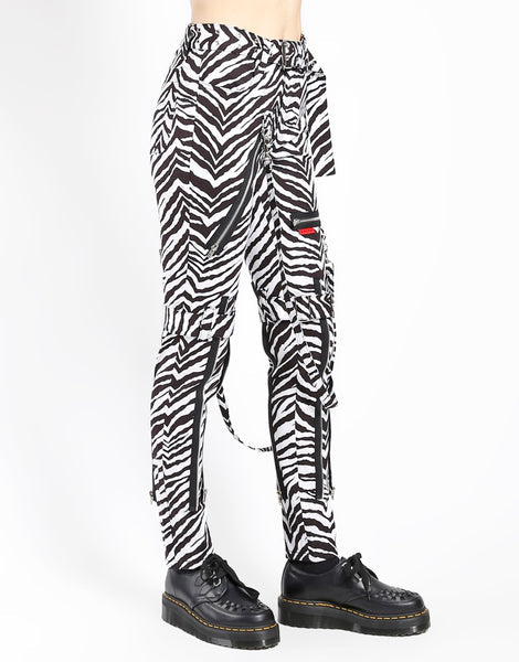 model showing side of pants